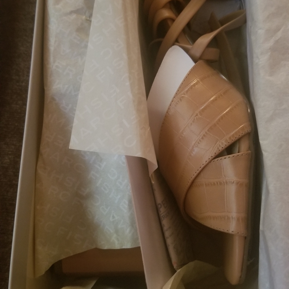NEVER WORN natural colored strap up sandals